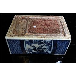 [CHINESE]A "DA MING WAN LI NIAN ZHI"MARKED BLUE AND WHITE PORCELAIN INK STONE PAINTED WITH INSECT AN