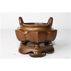 [CHINESE] "QIAN LONG NIAN ZHI" MARKED TRIPODIA LOTUS SHAPED CENSER  ( MEASURE WITH STAND) L:3.6" W:4