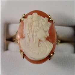 10 K YELLOW GOLD CAMEO RING SIZE 5. GORGEOUS CAMEO. VERY INTRICATE. STAMPED 10K-