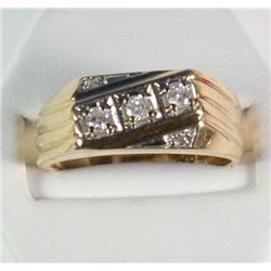 VINTAGE GENTS 10K YELLOW GOLD &  DIAMOND RING. CLASSIC MENS RING WITH 3 NICE