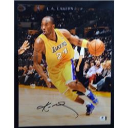 KOBE BRYANT AUTOGRAPHED 11x14 PHOTO, GLOBAL AUTHENTIC LLC CERTED