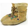 Image 1 : Northern Plains beaded moccasins