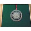 Image 2 : 1996 US MINT HOLIDAY ORNAMENT WITH KENNEDY HALF ORIGINAL US MINT PACKAGING