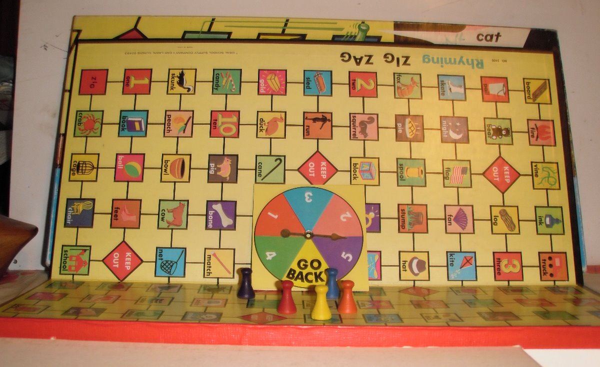 Rhyming Zig Zag fun for all or for you board game by Ideal Spellbinder