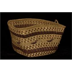 Quinault Cedar and Grass Basket with Loop Handles 9 1/4"x 7 1/2"x 4 3/4" Good Condition…