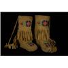 Image 1 : Pair of Child's Beaded Hightop Moccasins Floral Design Fair Condition…