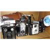 Image 1 : GROUP LOT OF ASSORTED VINTAGE PHOTOGRAPHY CAMERAS AND ACCESSORIES