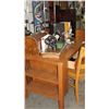 Image 2 : EARLY 1900S QUARTER SEWN ARTS AND CRAFTS MISSION OAK DESK