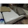 Image 1 : QUEEN MATTRESS