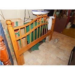 QUEEN OAK HEAD BOARD