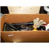 Image 1 : BOX OF GLOVES AND FLASH LITES
