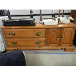 VINTAGE ROXTON MAPLE TV/SIDEBOARD