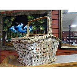 VINTAGE WICKER PICNIC BASKET