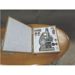 RETRO MICROSCOPE SET IN WOOD BOX