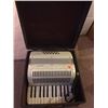 Image 1 : Accordian