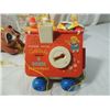 Image 2 : FISHER PRICE JACKPOT BOX VINTAGE TOYS PULL