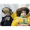 Image 2 : LOT 4 VINTAGE PALE FACE PORCELAIN DOLLS