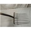 Image 2 : ANTIQUE VINTAGE PRIMITIVE FARM PITCH FORK