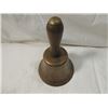 Image 2 : ANTIQUE VINTAGE SCHOOL BELL BRASS WOOD HANDLE