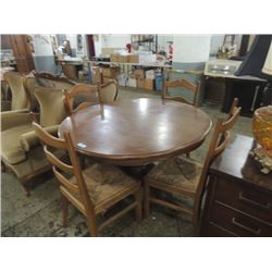 NICE ANTIQUE ROUND OAK PEDESTAL TABLE & CHAIRS