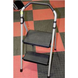 GORILLA 2-STEP LADDER
