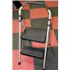 Image 1 : GORILLA 2-STEP LADDER