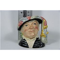 1986 ROYAL DOULTON "PEARLY QUEEN" - D 6843