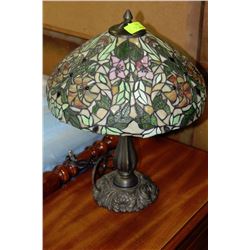ESTATE STAINGLASS STYLE LAMP