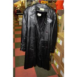 MEN'S LEATHER TRENCH COAT - SIZE 48