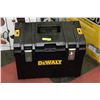 Image 1 : DEWALT TOOL BOX
