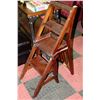 Image 1 : WOOD CONVERTIBLE STEP STOOL CHAIR