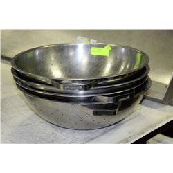 4 LARGE COLANDERS