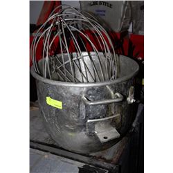 MIXING BOWL WITH ATTACHMENT