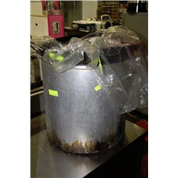 LARGE STOCK POT WITH 4 WOKS