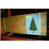 Image 1 : SUPERIOR SPRUCE CHRISTMAS TREE - 6-1/2'