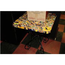 TABLE WITH 3 CHAIRS (PRESSBACK)