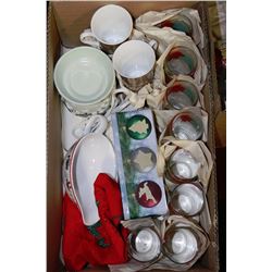 BOX W/ 8-PCE CHRISTMAS GLASS SET, NEW