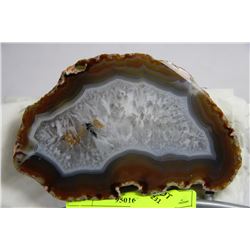 THICK AGATE SLICE ON STAND CARAMEL