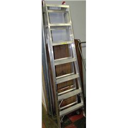 7' EXTENDABLE LADDER - (11' MAX)