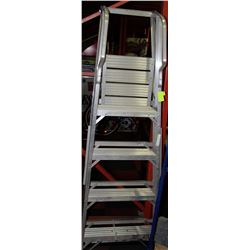 ALUMINUM PAINTERS LADDER