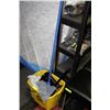 Image 1 : MOP+BUCKET