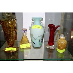 COLLECTION OF 5 ASSORTED ART GLASS VASES &