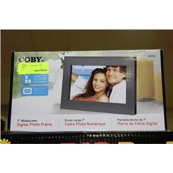 COLBY 7" WIDESCREEN DIGITAL PHOTO FRAME