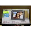 Image 1 : COLBY 7" WIDESCREEN DIGITAL PHOTO FRAME