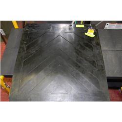 PAIR OF 24" X 24" MUD FLAPS