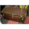 Image 1 : VINTAGE TRUNK - 1942 - CANADIAN MADE