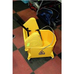 MARINO'S BUCKET AND WRINGER COMBO