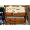 Image 1 : JEWELLERY BOX WITH CONTENTS