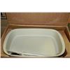 Image 1 : NEW "THE PAMPERED CHEF" SANDSTONE CASSEROLE DISH