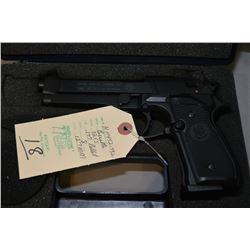 Beretta ( Umarex U.S.A. ) Model 92FS .177 cal 8 Shot Pellet Pistol w/ 127 mm bbl [ appears as new in